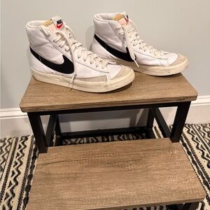 Nike White and Black High-Tops